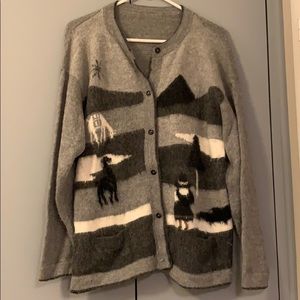 Gray cardigan with alpaca design